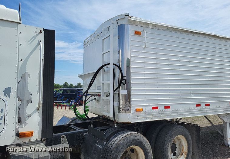 image for item LR9261 1997 Timpte  walking floor trailer