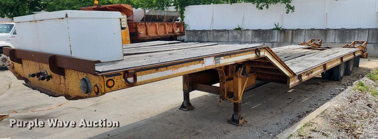 image for item LX9639 2004 Kaufman  drop deck equipment trailer