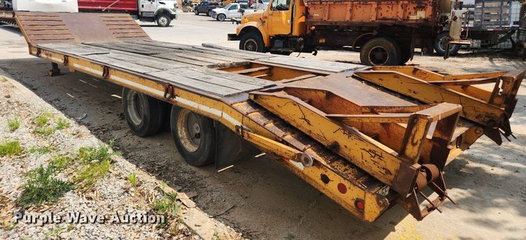 image for item LX9639 2004 Kaufman  drop deck equipment trailer