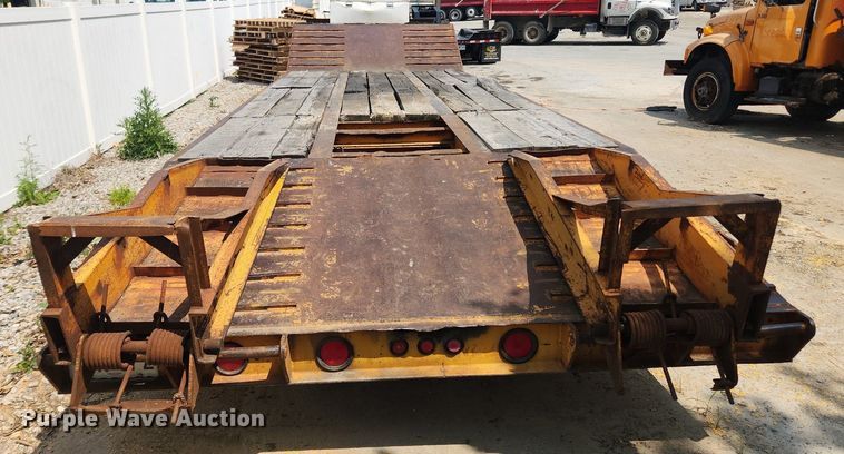 image for item LX9639 2004 Kaufman  drop deck equipment trailer