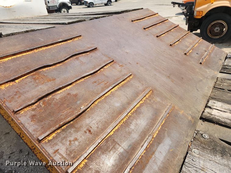 image for item LX9639 2004 Kaufman  drop deck equipment trailer