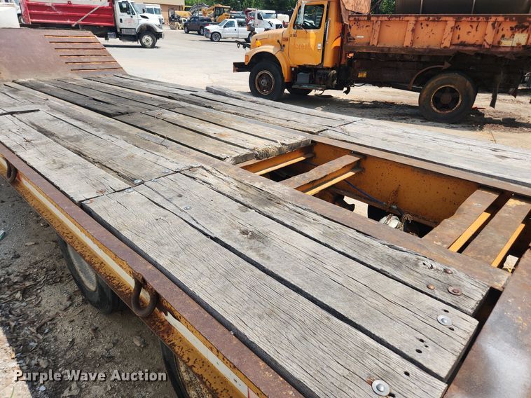 image for item LX9639 2004 Kaufman  drop deck equipment trailer
