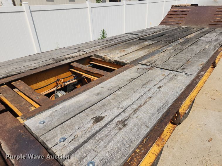 image for item LX9639 2004 Kaufman  drop deck equipment trailer