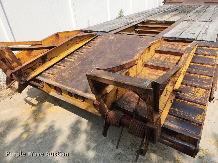 image for item LX9639 2004 Kaufman  drop deck equipment trailer