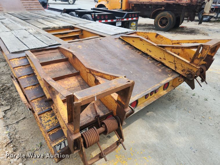 image for item LX9639 2004 Kaufman  drop deck equipment trailer