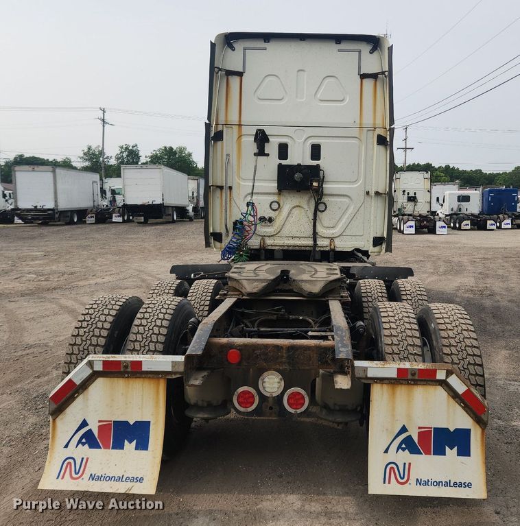 image for item LX9708 2017 Freightliner Cascadia  semi truck