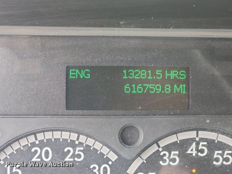 image for item LX9708 2017 Freightliner Cascadia  semi truck