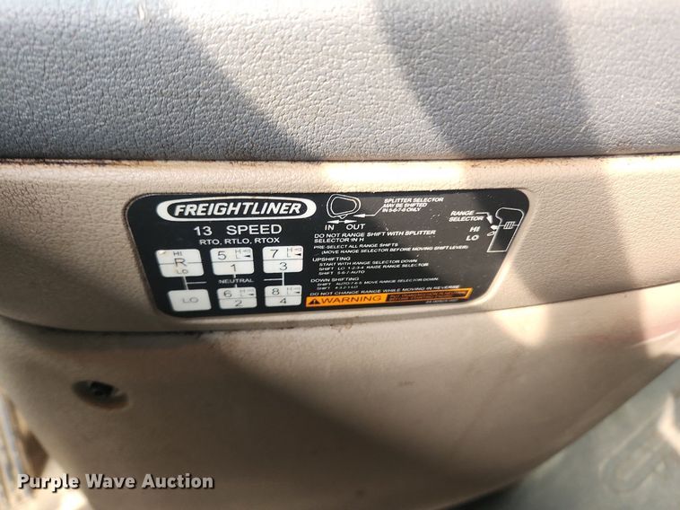 image for item LX9708 2017 Freightliner Cascadia  semi truck