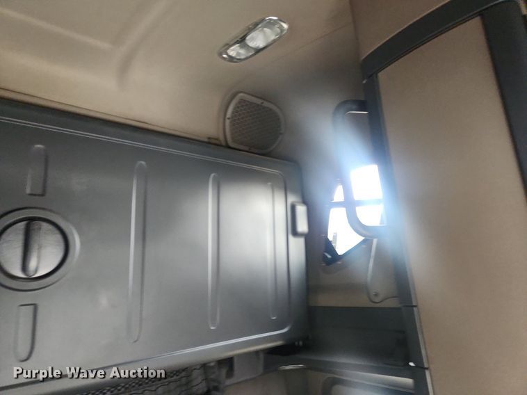 image for item LX9708 2017 Freightliner Cascadia  semi truck