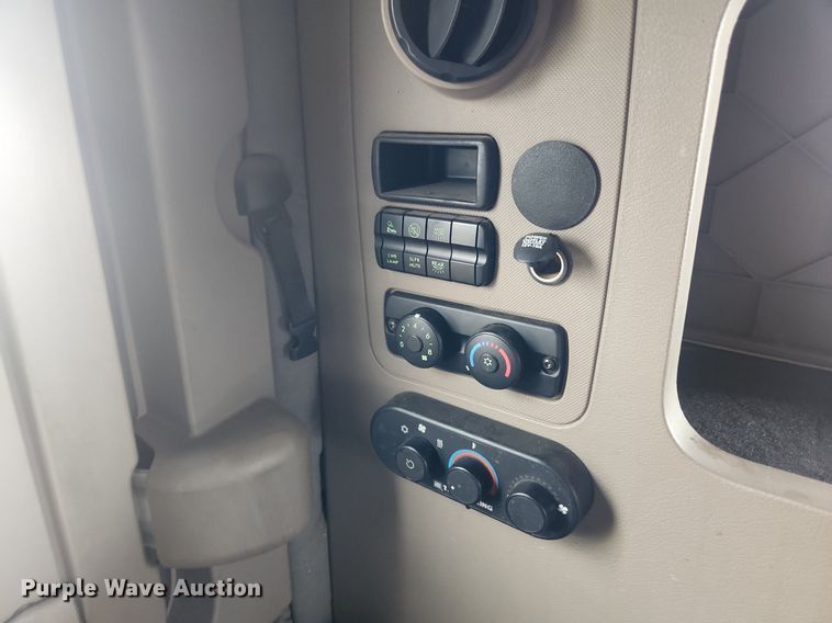 image for item LX9708 2017 Freightliner Cascadia  semi truck