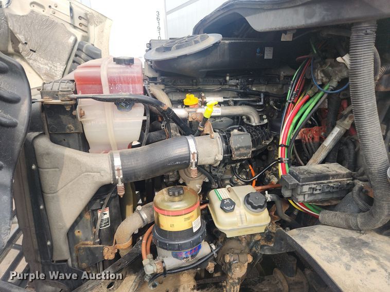 image for item LX9708 2017 Freightliner Cascadia  semi truck