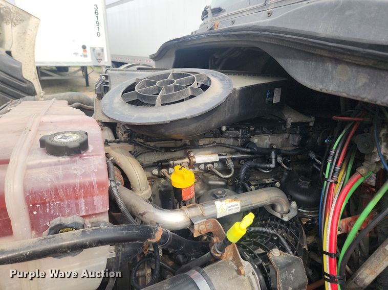 image for item LX9708 2017 Freightliner Cascadia  semi truck