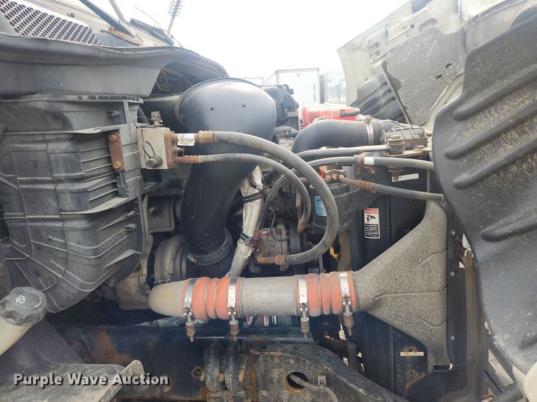 image for item LX9708 2017 Freightliner Cascadia  semi truck