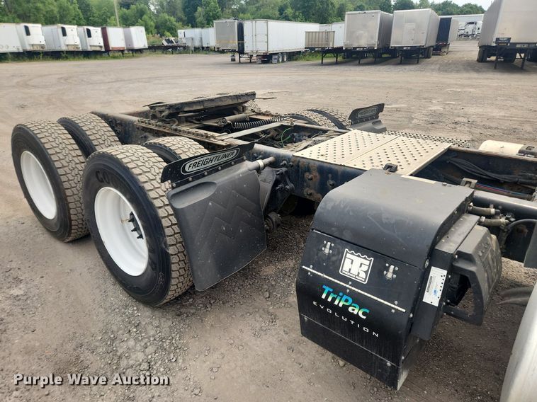 image for item LX9708 2017 Freightliner Cascadia  semi truck