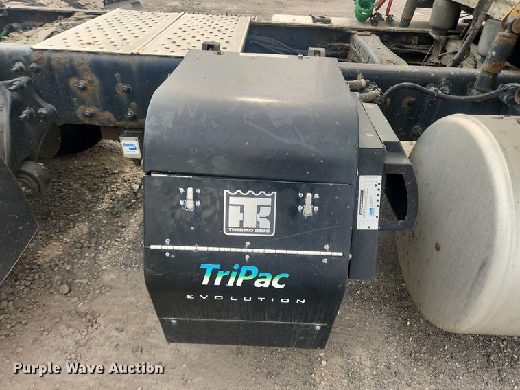 image for item LX9708 2017 Freightliner Cascadia  semi truck