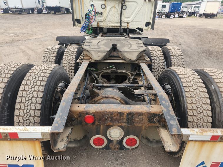 image for item LX9708 2017 Freightliner Cascadia  semi truck