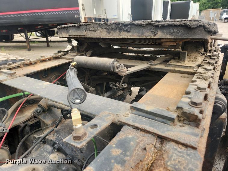 image for item LX9708 2017 Freightliner Cascadia  semi truck