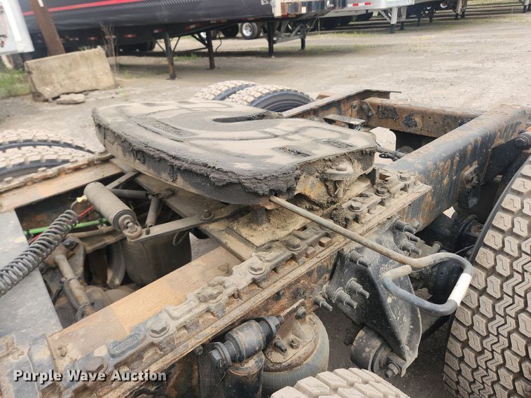 image for item LX9708 2017 Freightliner Cascadia  semi truck