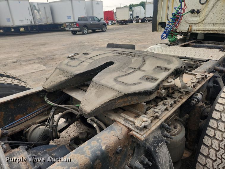 image for item LX9708 2017 Freightliner Cascadia  semi truck