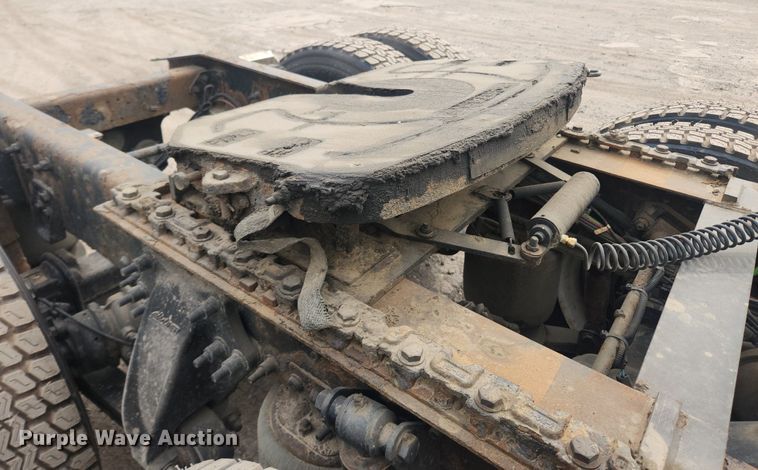 image for item LX9708 2017 Freightliner Cascadia  semi truck