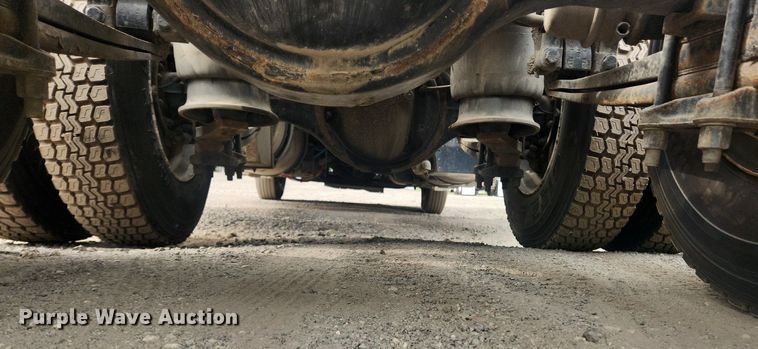 image for item LX9708 2017 Freightliner Cascadia  semi truck