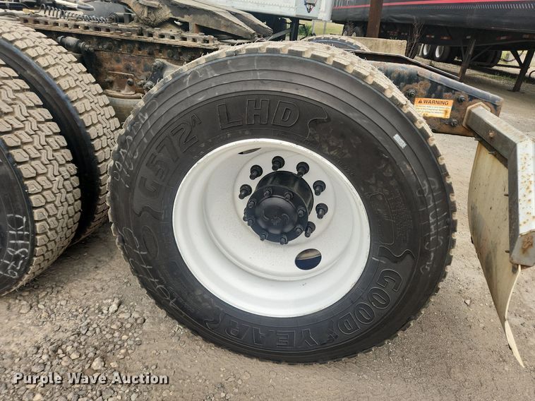 image for item LX9708 2017 Freightliner Cascadia  semi truck