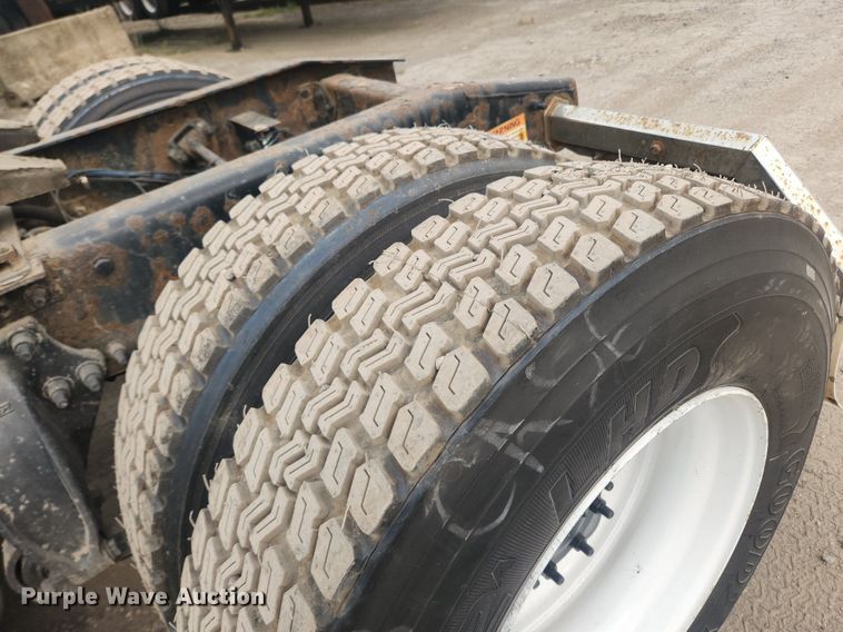 image for item LX9708 2017 Freightliner Cascadia  semi truck