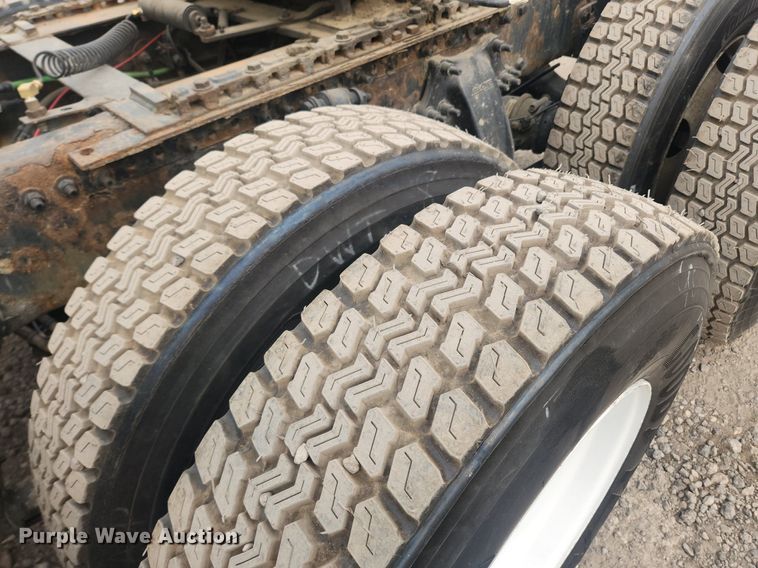 image for item LX9708 2017 Freightliner Cascadia  semi truck