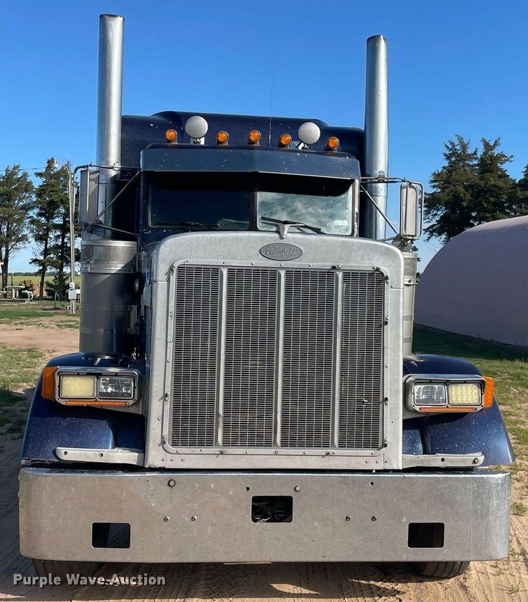 image for item LY9784 1994 Peterbilt 379  semi truck