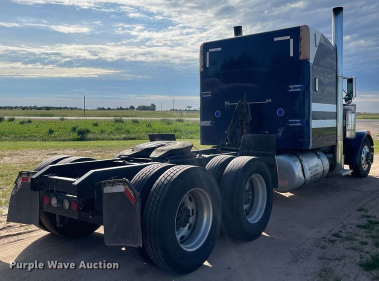 image for item LY9784 1994 Peterbilt 379  semi truck