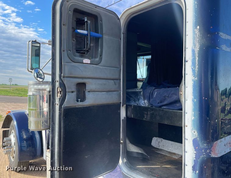 image for item LY9784 1994 Peterbilt 379  semi truck