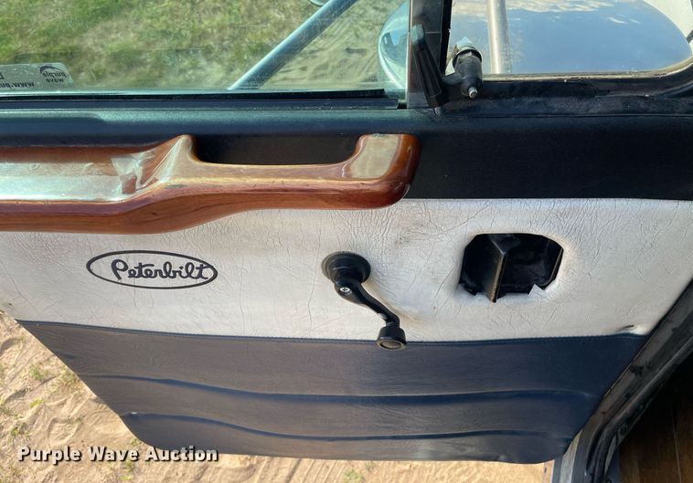 image for item LY9784 1994 Peterbilt 379  semi truck