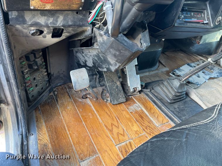 image for item LY9784 1994 Peterbilt 379  semi truck