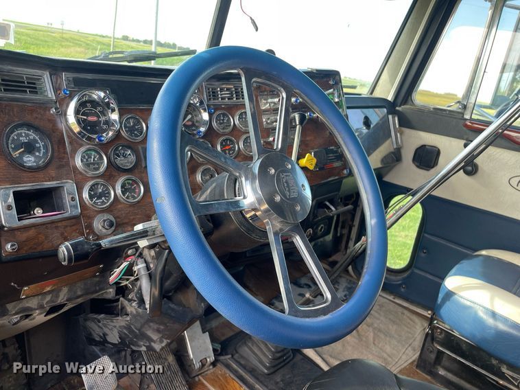 image for item LY9784 1994 Peterbilt 379  semi truck