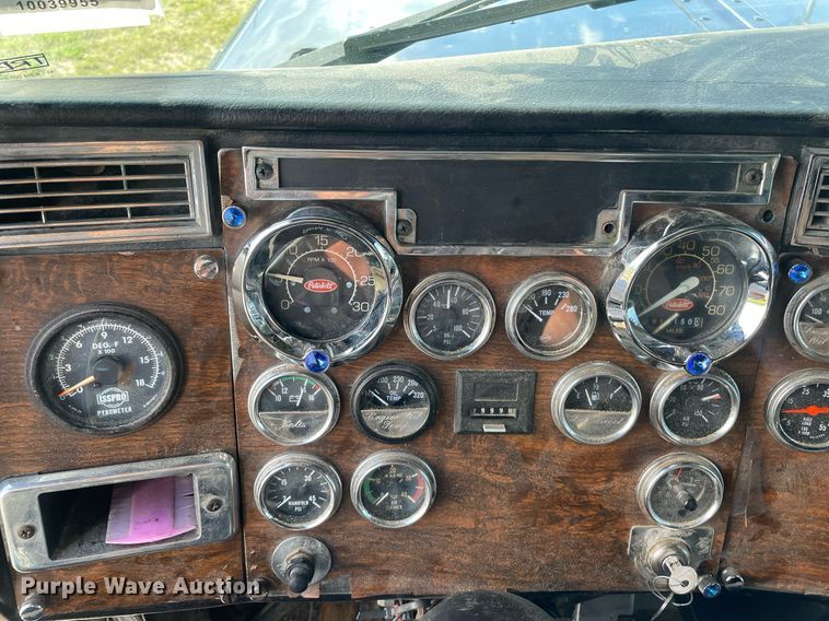 image for item LY9784 1994 Peterbilt 379  semi truck