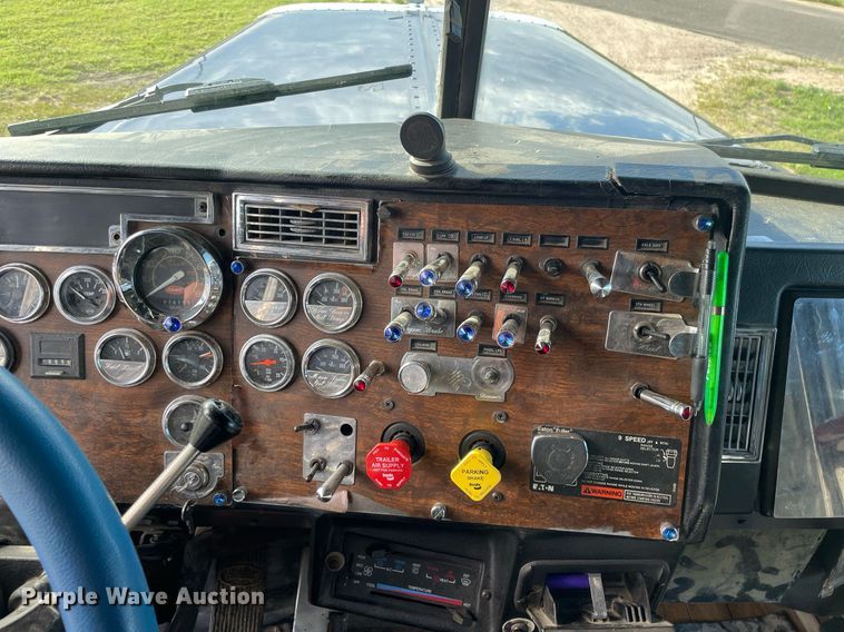 image for item LY9784 1994 Peterbilt 379  semi truck