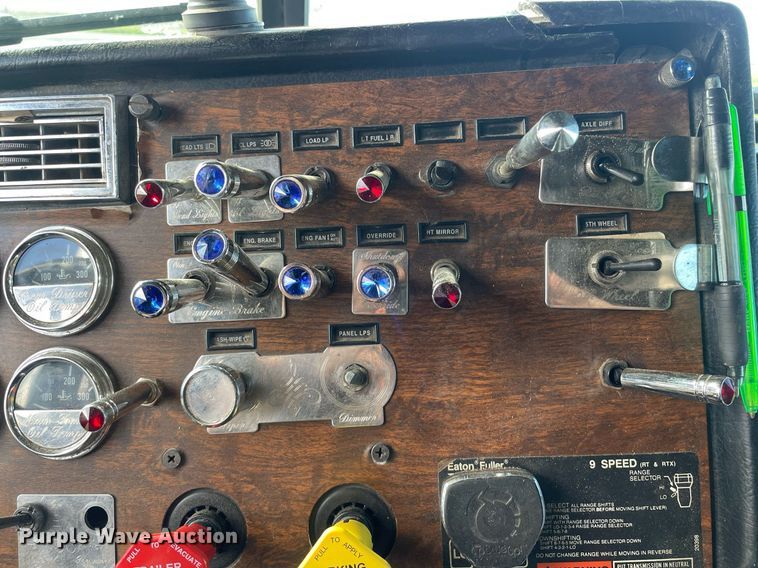 image for item LY9784 1994 Peterbilt 379  semi truck