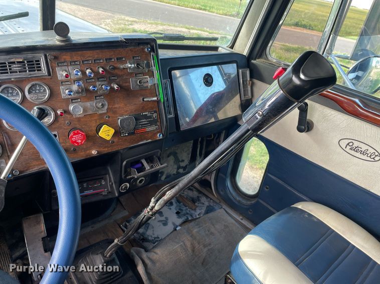 image for item LY9784 1994 Peterbilt 379  semi truck