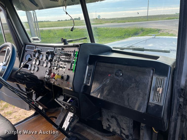 image for item LY9784 1994 Peterbilt 379  semi truck