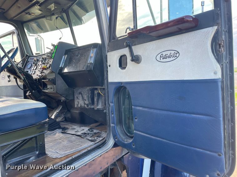 image for item LY9784 1994 Peterbilt 379  semi truck