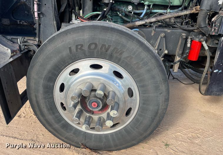 image for item LY9784 1994 Peterbilt 379  semi truck