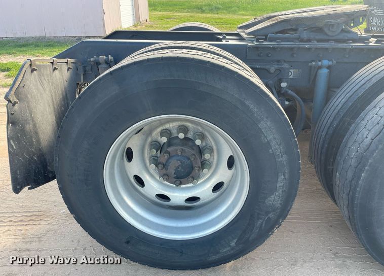 image for item LY9784 1994 Peterbilt 379  semi truck