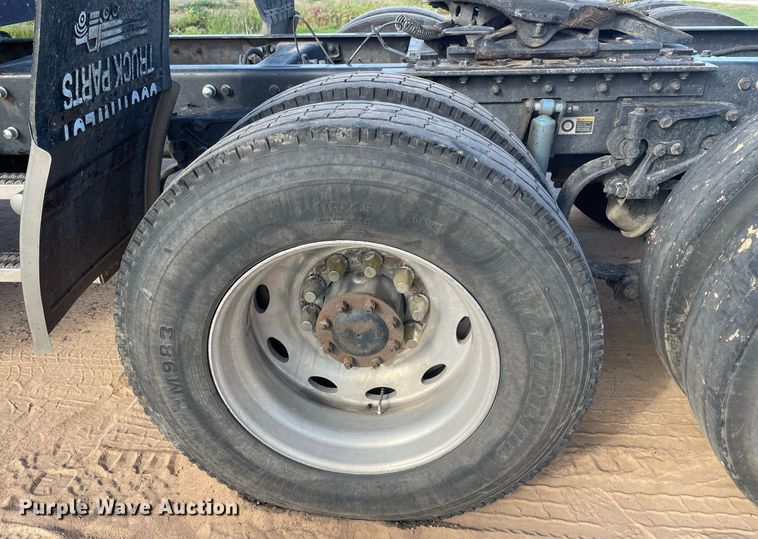 image for item LY9784 1994 Peterbilt 379  semi truck