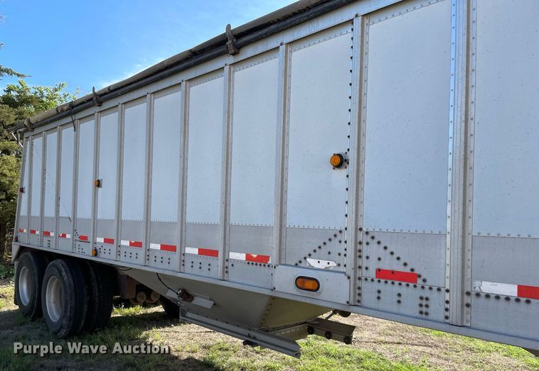 image for item LY9785 2005 Cornhusker  grain trailer
