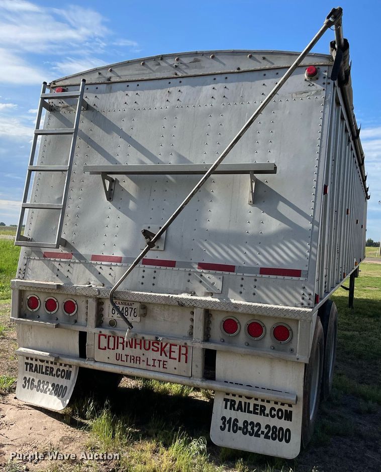 image for item LY9785 2005 Cornhusker  grain trailer