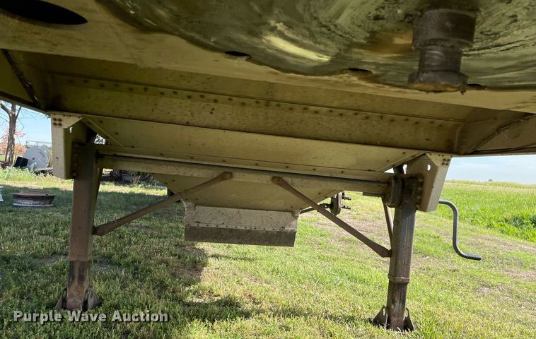 image for item LY9785 2005 Cornhusker  grain trailer