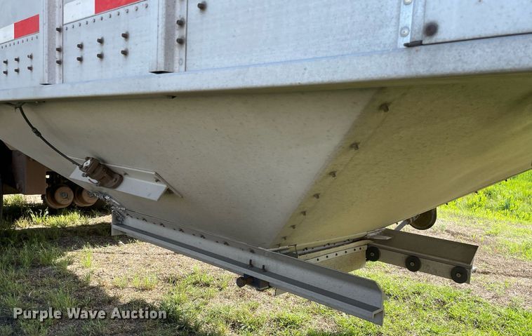 image for item LY9785 2005 Cornhusker  grain trailer