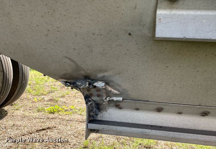 image for item LY9785 2005 Cornhusker  grain trailer