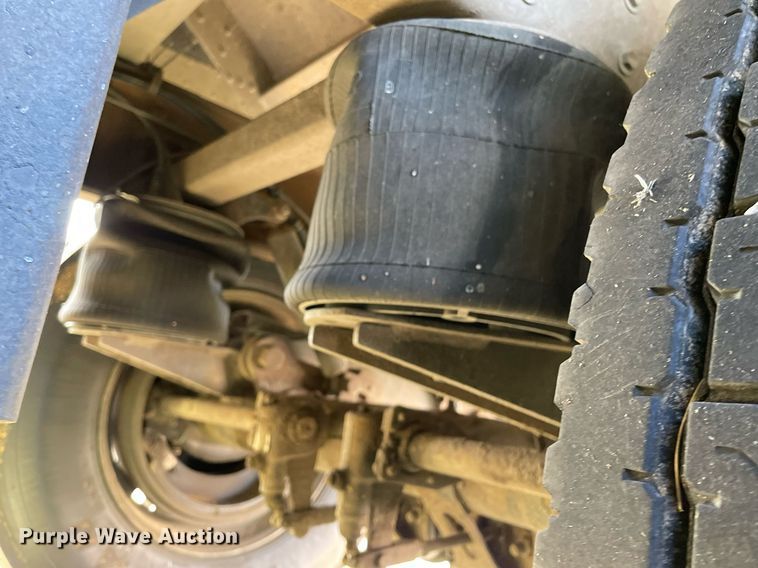 image for item LY9785 2005 Cornhusker  grain trailer