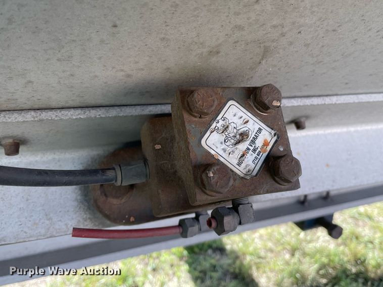 image for item LY9785 2005 Cornhusker  grain trailer